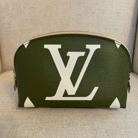 Louis Vuitton Cosmetic Pouch Monogram Giant Green Khaki - Picture 1 of 6